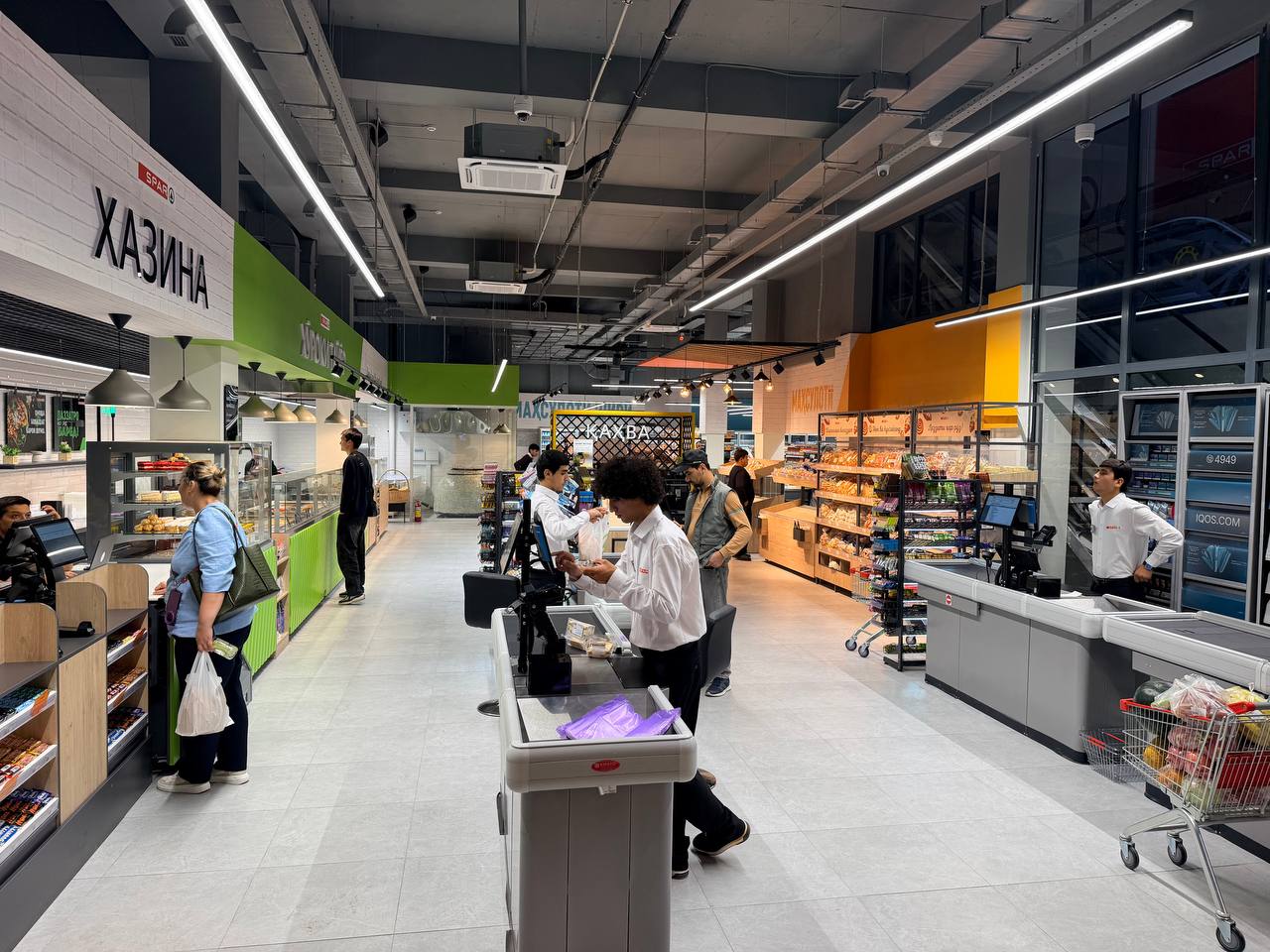 Checkout zone and food counters of the SPAR supermarket in Dushanbe