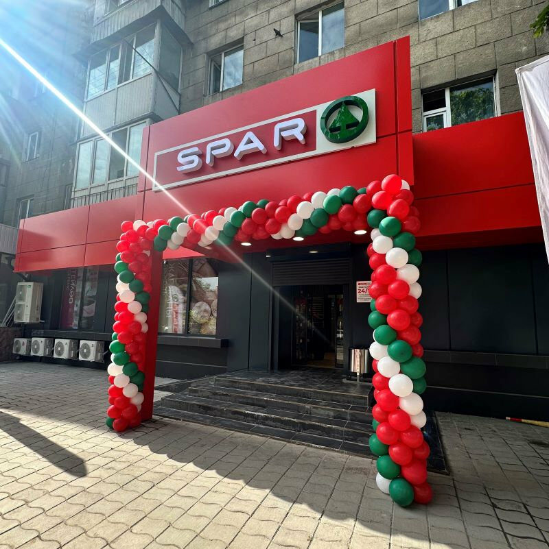 Entrada de un supermercado SPAR gestionado por Umai Retail